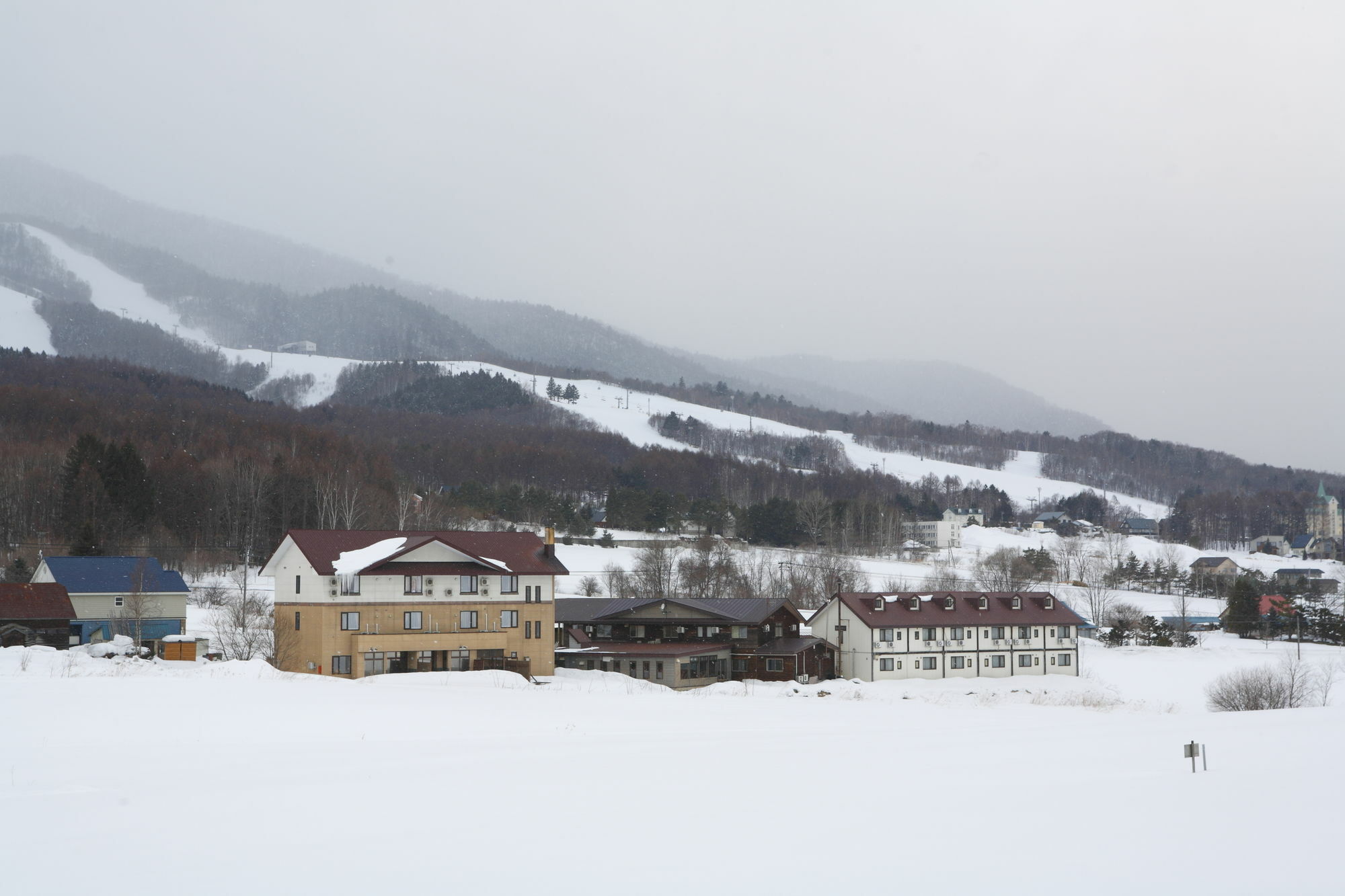 Resort Inn North Country Furano Bagian luar foto