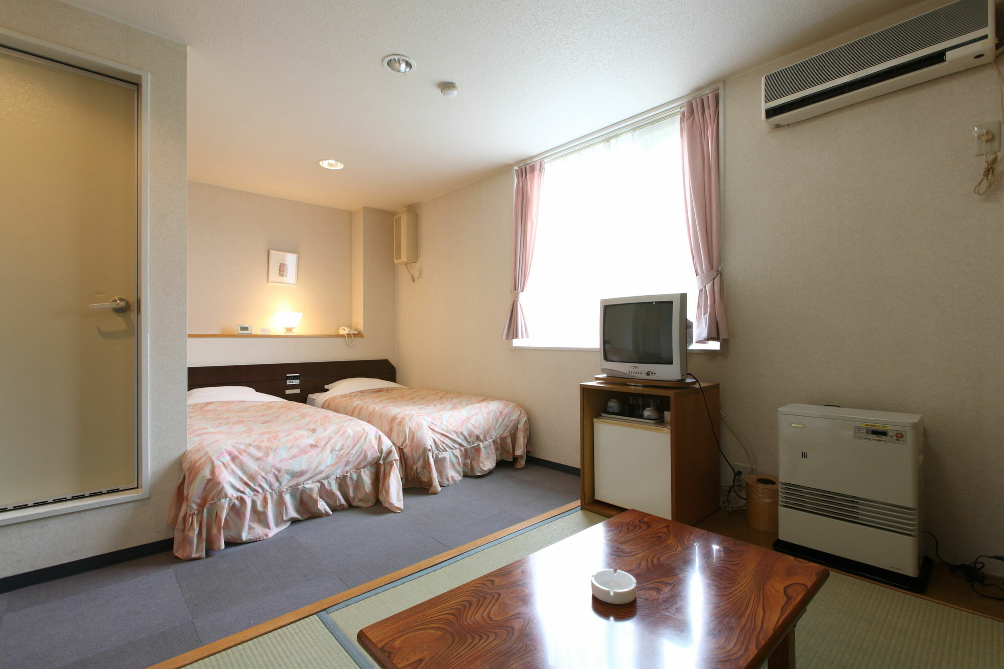 Resort Inn North Country Furano Bagian luar foto